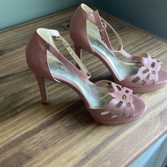 Almost New Beautiful Pink Heel shoes size 7 - Picture 4 of 4